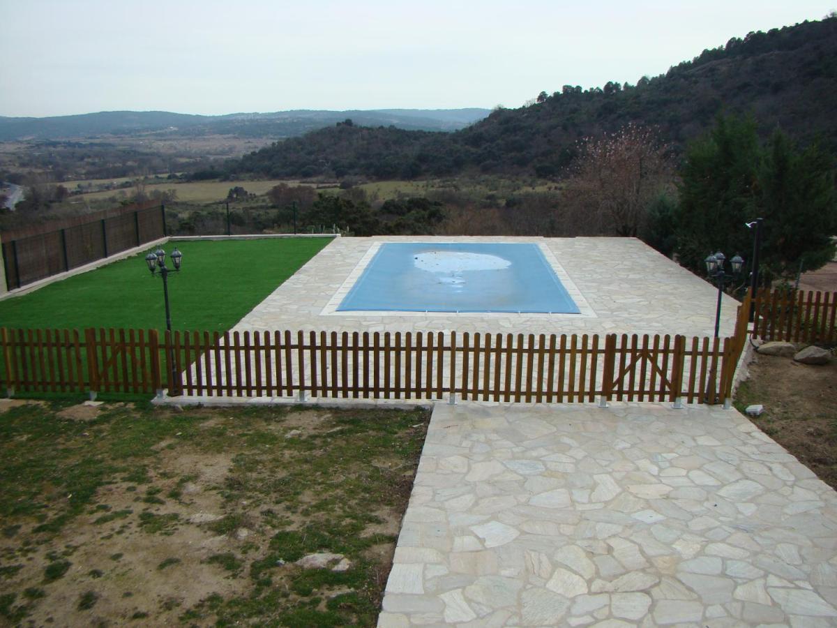 Chalet Con Piscina Y Bbq Para 10 Personas San Martin de Valdeiglesias Exterior photo